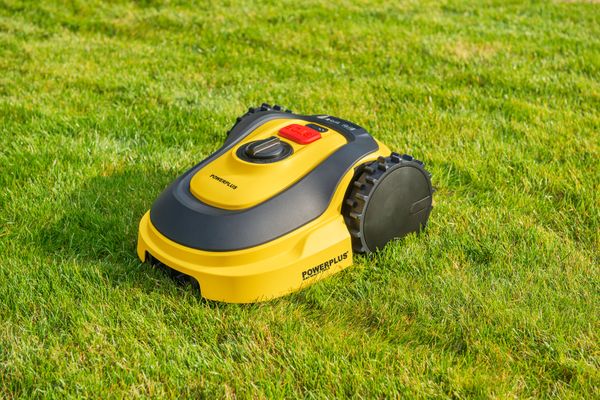 Powerplus POWXG6305 Robotska kosilica Brushless 18V – 2,5Ah, za travnjake do 500 m²
